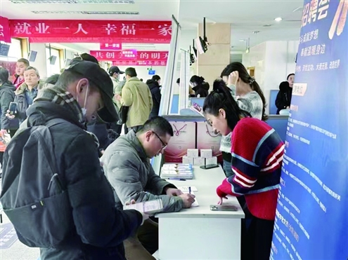本场招聘会现场达成初步就业意向700余人次